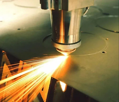 comparison of laser plasma and waterjet cutting technologies for metal fabrication