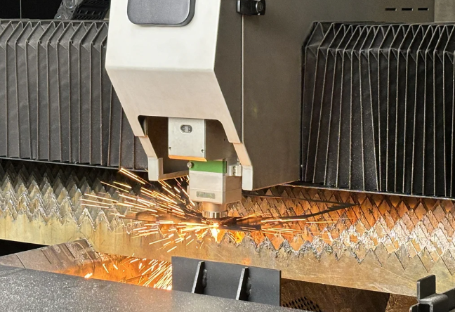 fiber laser technology precisely cutting aluminum sheet metal in a modern fabrication facility