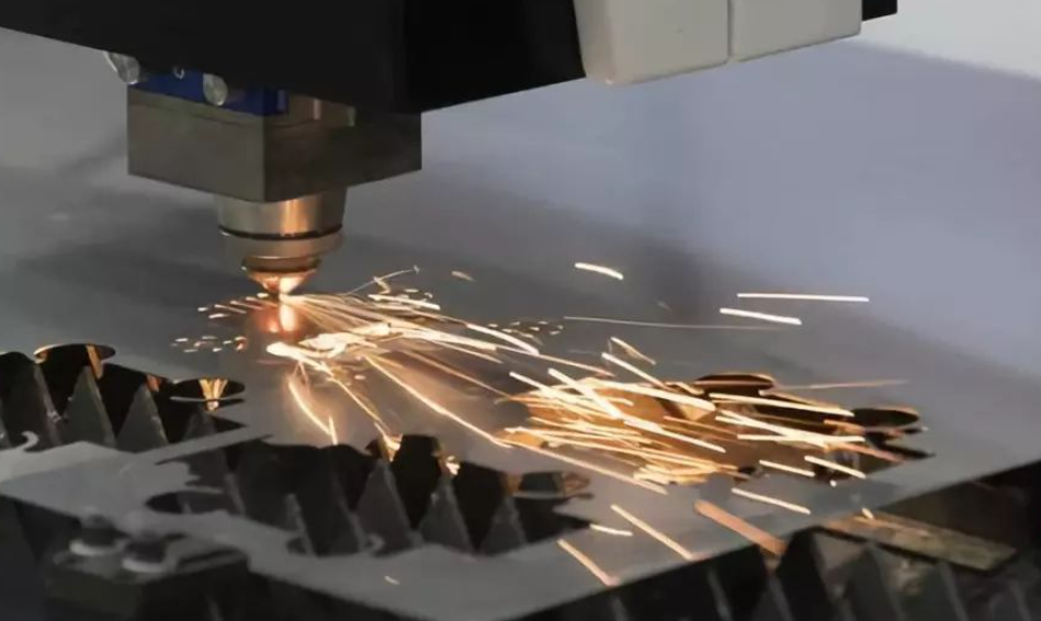 visual comparison of laser waterjet and plasma cutting methods for metal fabrication