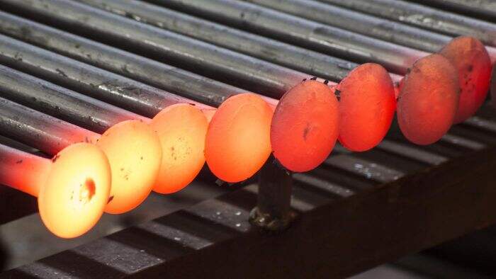 metallic bonding lets electrons move freely through a metal