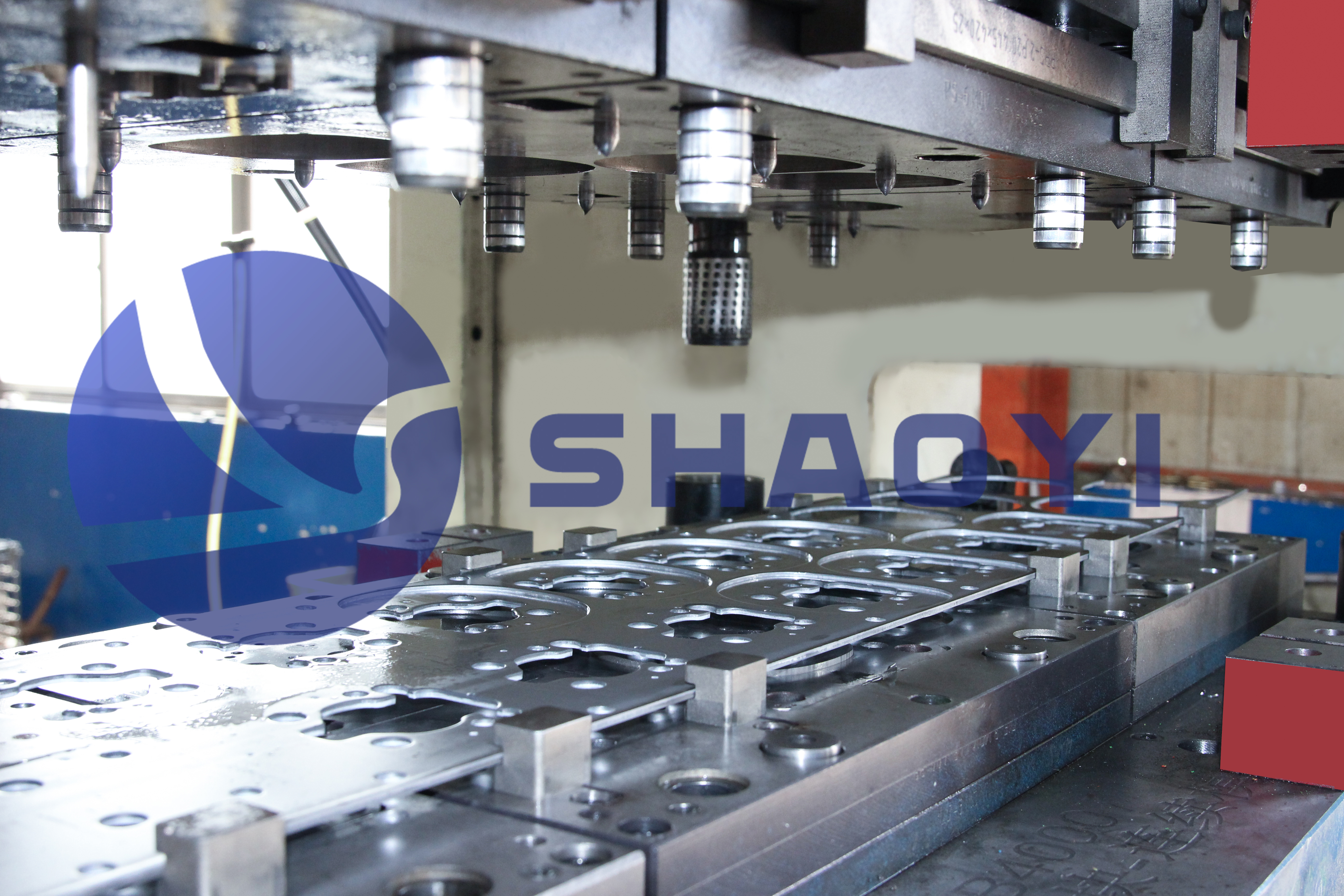 types of stamping dies and presses used in automotive manufacturing