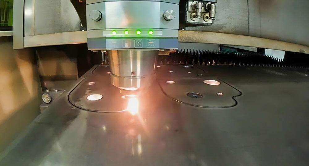 fiber laser cutting aluminum sheet with precision in a modern manufacturing facility