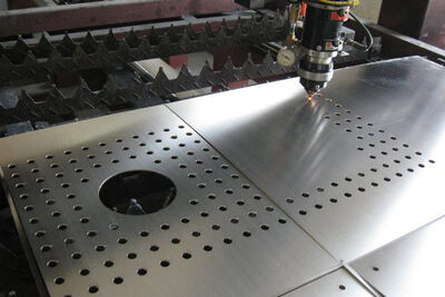 visual comparison of co2 fiber and nd yag laser technologies used in on demand cutting services