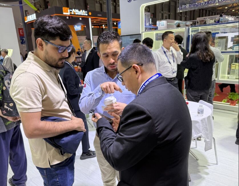 Empowering a New Era of Green Coatings: Hangzhou Junting Luminescence Technology Co., Ltd. Showcases Sustainable Innovation at the 2025 China International Coatings Expo in Shanghai4