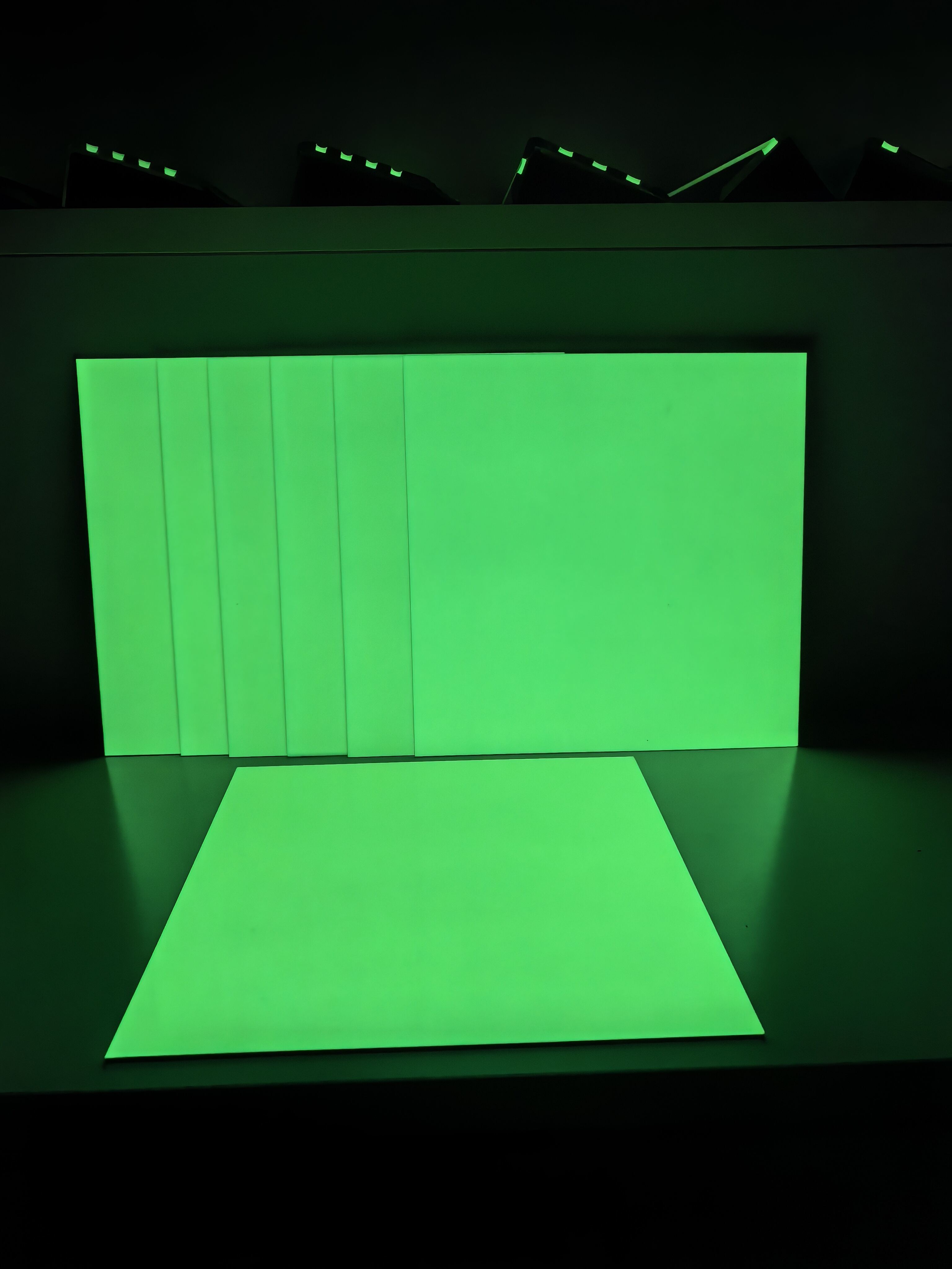 A Guide to Particle Sizes and Colors in Photoluminescent Pigments