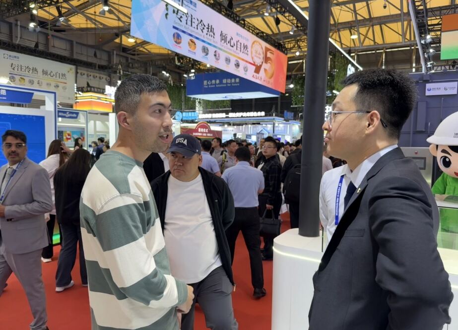 Empowering a New Era of Green Coatings: Hangzhou Junting Luminescence Technology Co., Ltd. Showcases Sustainable Innovation at the 2025 China International Coatings Expo in Shanghai3
