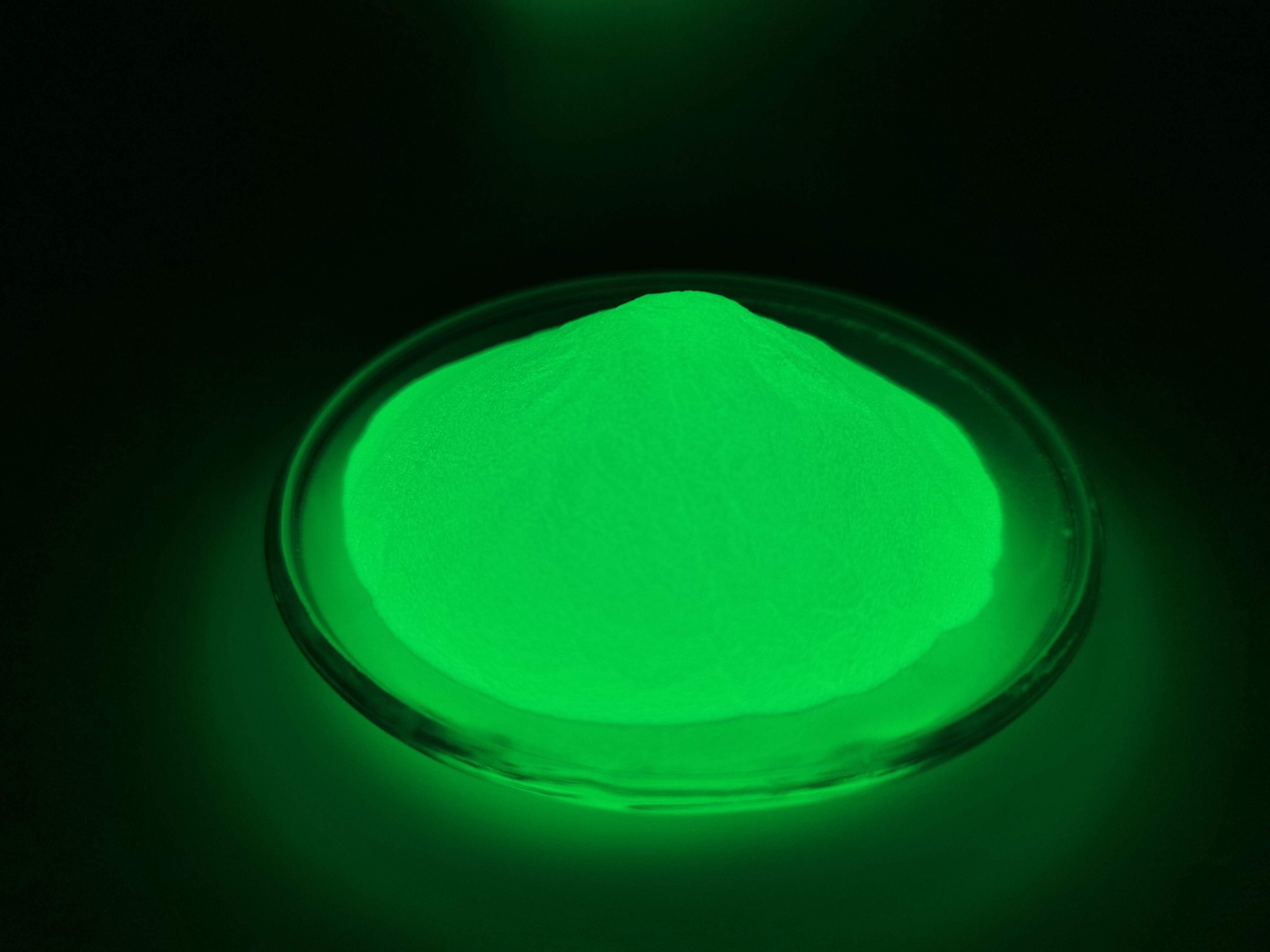 Vyšší foto-luminiscenční výkon