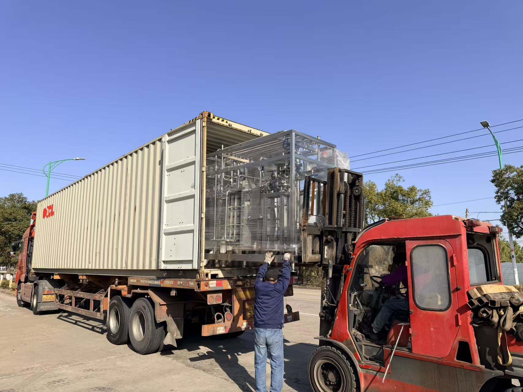 juice filling machine 3.jpg