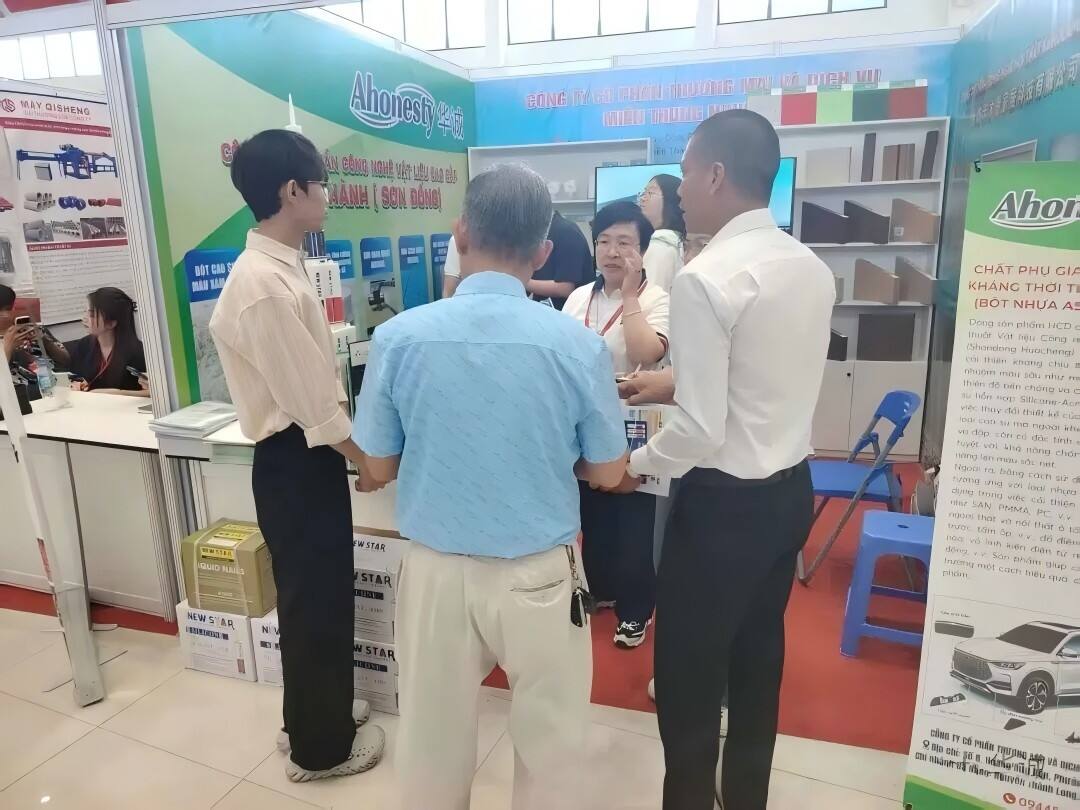Huacheng Hi-Tech Debuts at VIETBUILD: Radiative Cooling Film Launches in Vietnam, Reconstructing the Fundamental Logic of Building Energy Efficiency