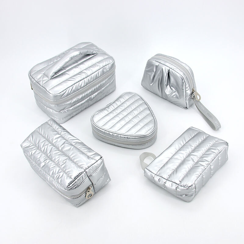 Tilpassede nylonpuffere make-upposer