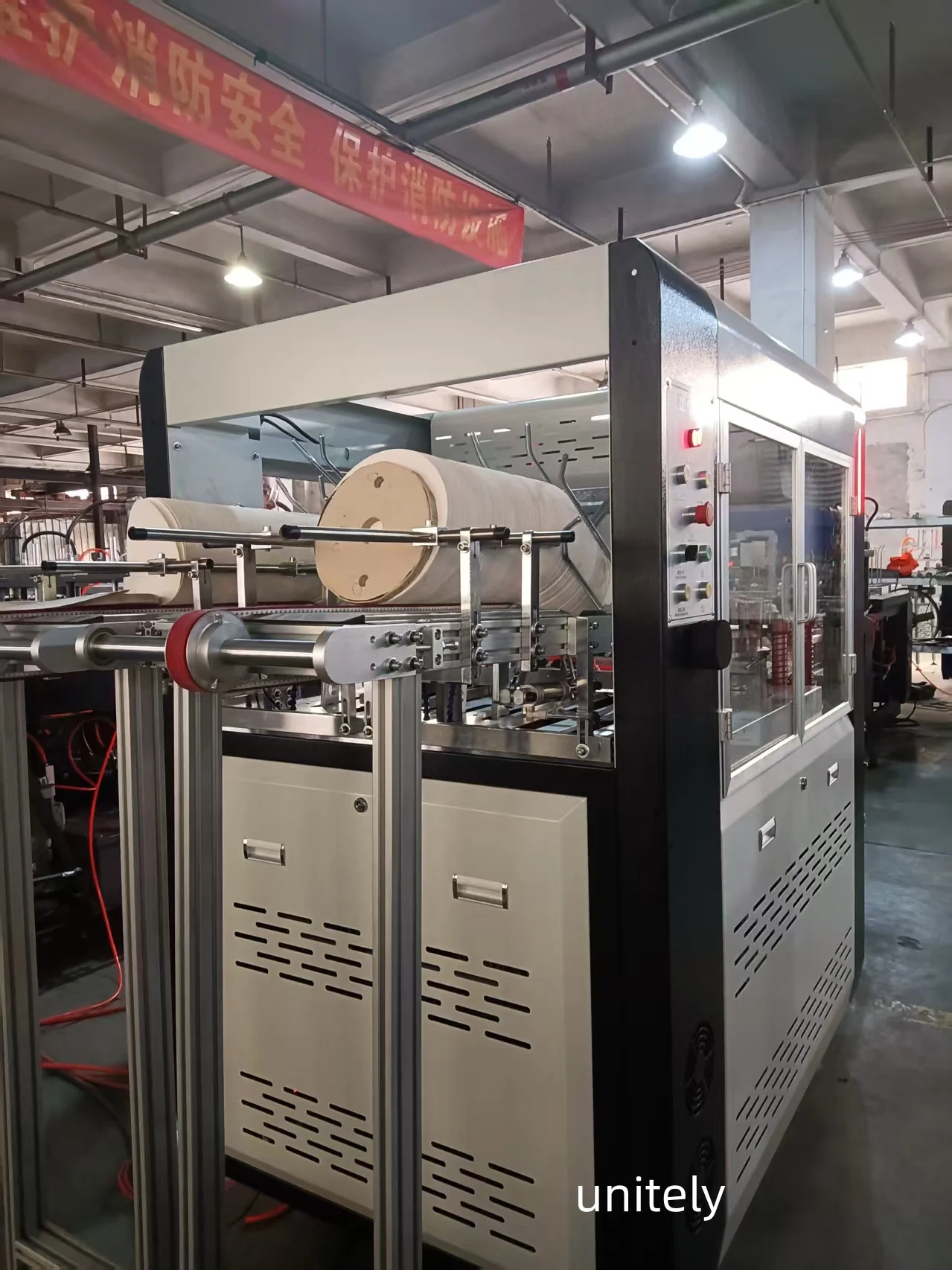 उच्च-गति उत्पादन उत्कृष्टता के लिए उन्नत स्वचालन