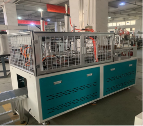 Forbedre produksjonseffektiviteten din med vår maskin for engangsbeholdere til hurtigmat