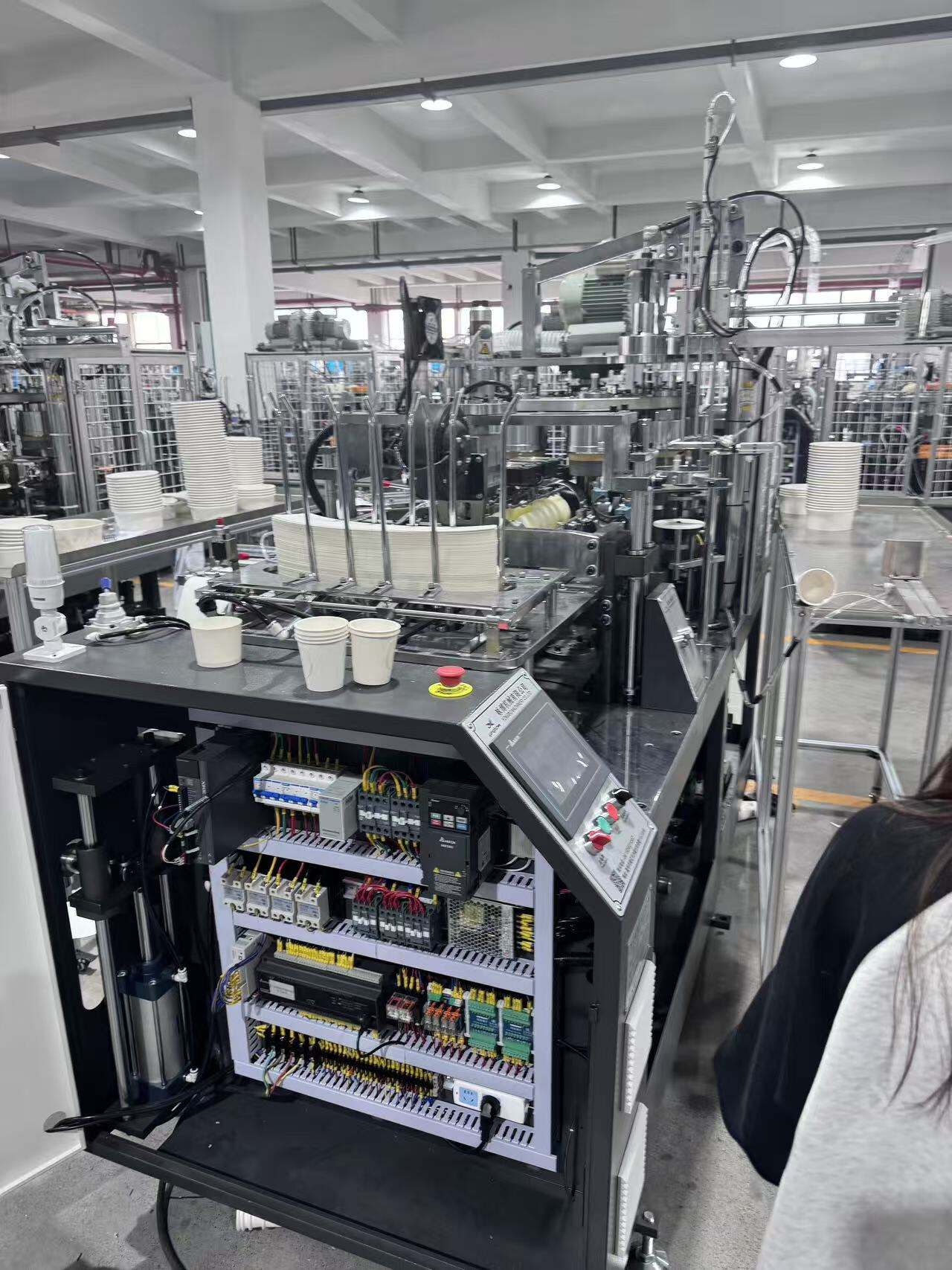 Wiodący wybór maszyn do produkcji kubków papierowych