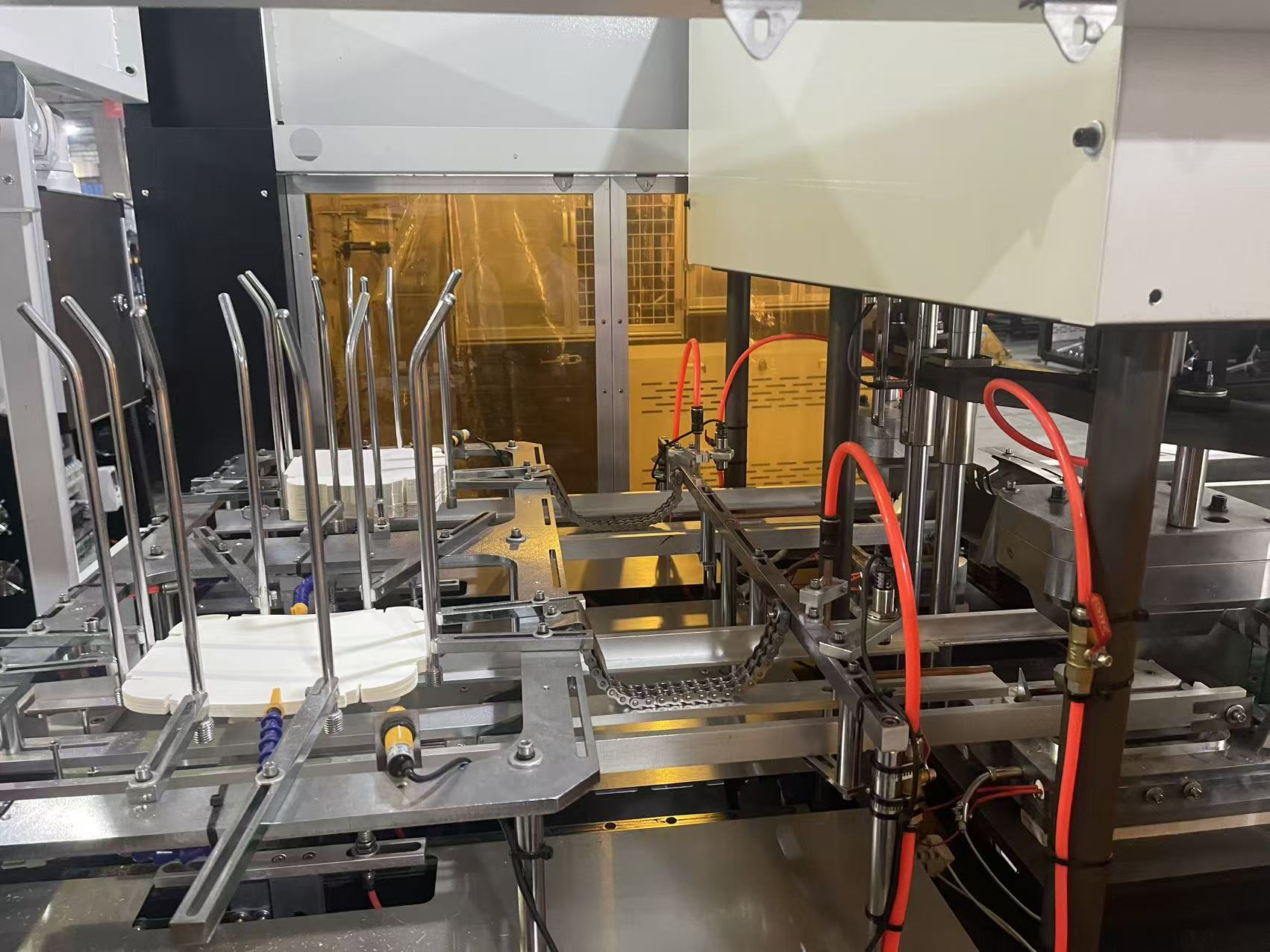 Съвети за подмяна на формовъчните матрици за машини за формиране на хартиени подноси