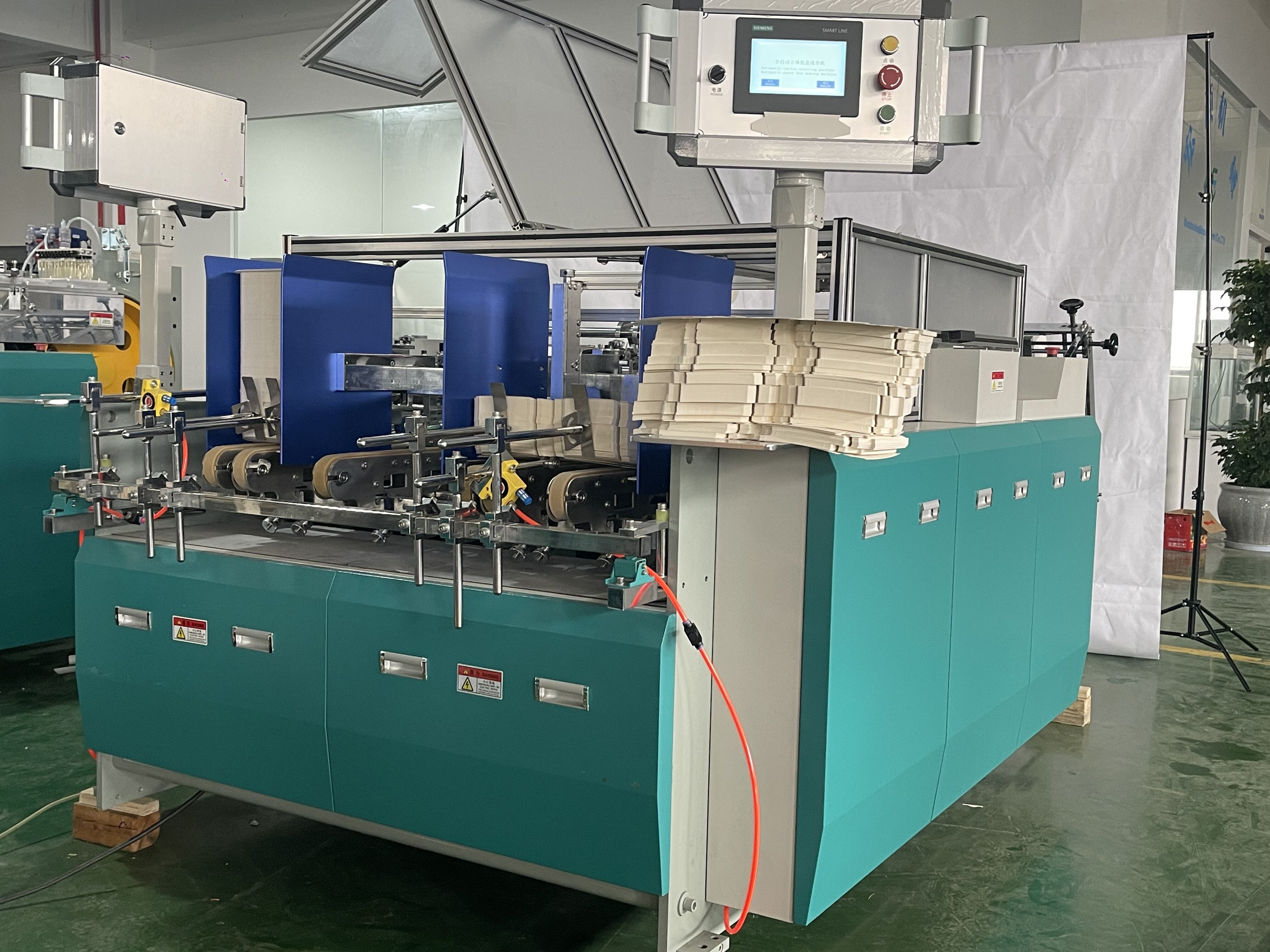 हमारी कार्टन एरेक्टर मशीनों के साथ अपनी उत्पादन दक्षता को बढ़ाएं