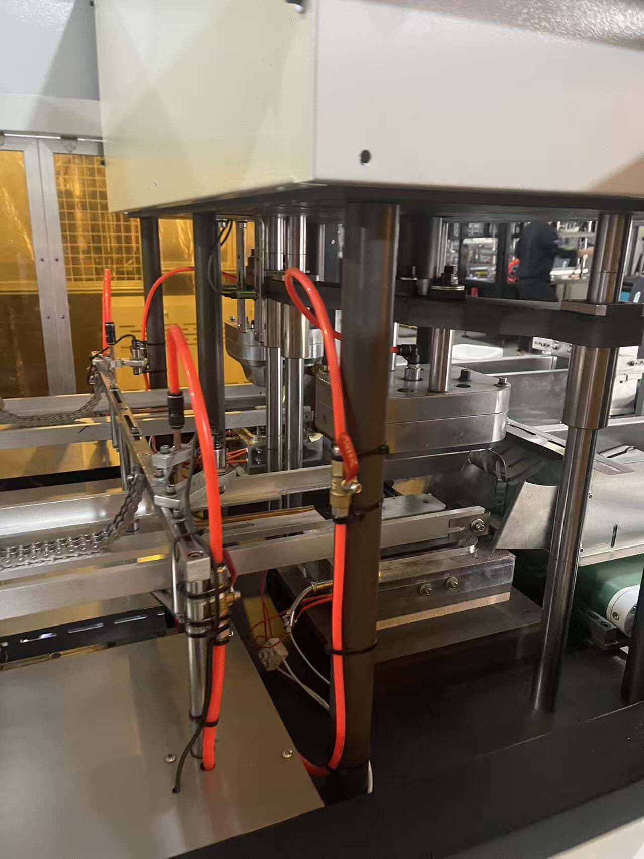 Åpne fremtiden for matpakking med vår maskin for papirmatbokser