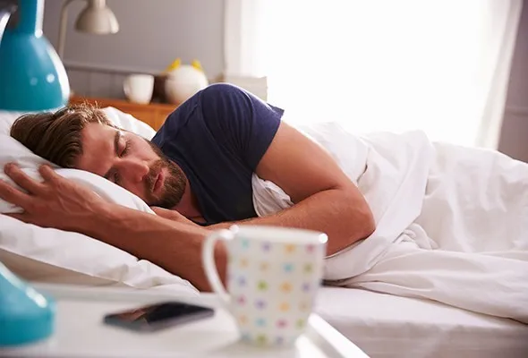 Découvrez les bienfaits apaisants de la tisane d’armoise pour un sommeil réparateur