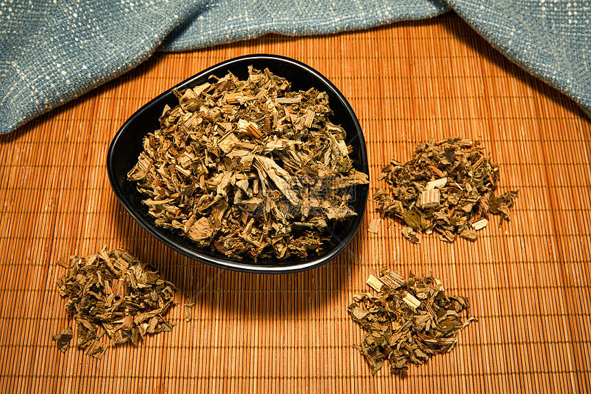 Débloquez le potentiel curatif du thé d'armoise