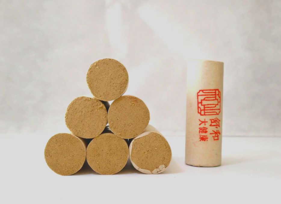 The technique of holding a moxa stick at a precise distance enhances therapeutic outcomes.