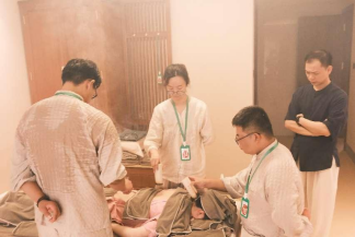 Blending Tradition and Modernity, Enhancing Both Moxibustion Skills and Professional Etiquette3.png