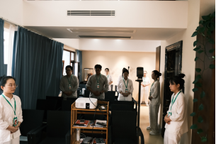 Blending Tradition and Modernity, Enhancing Both Moxibustion Skills and Professional Etiquette4.png