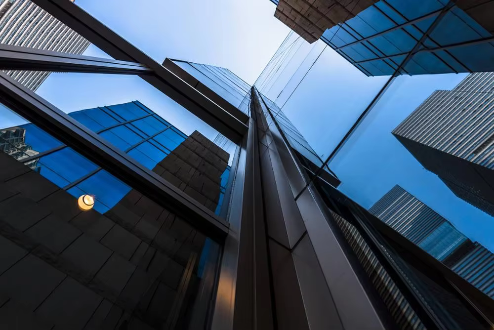 Flame-Shaped Mini Humidifier - USB Silent Ultrasonic Aromatherapy with Lava Effect Light details