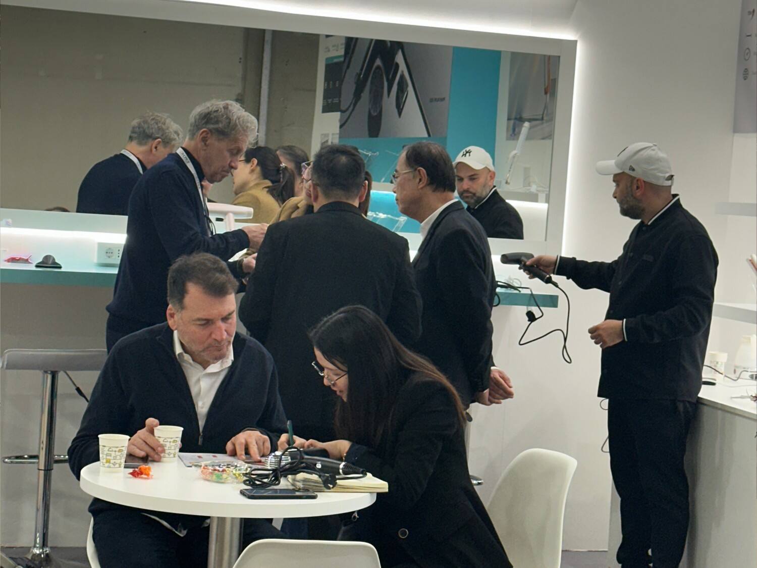 Live From Italy, How OUMI BEAUTIES Won Over the World’s Most Discerning Stylists with Technology