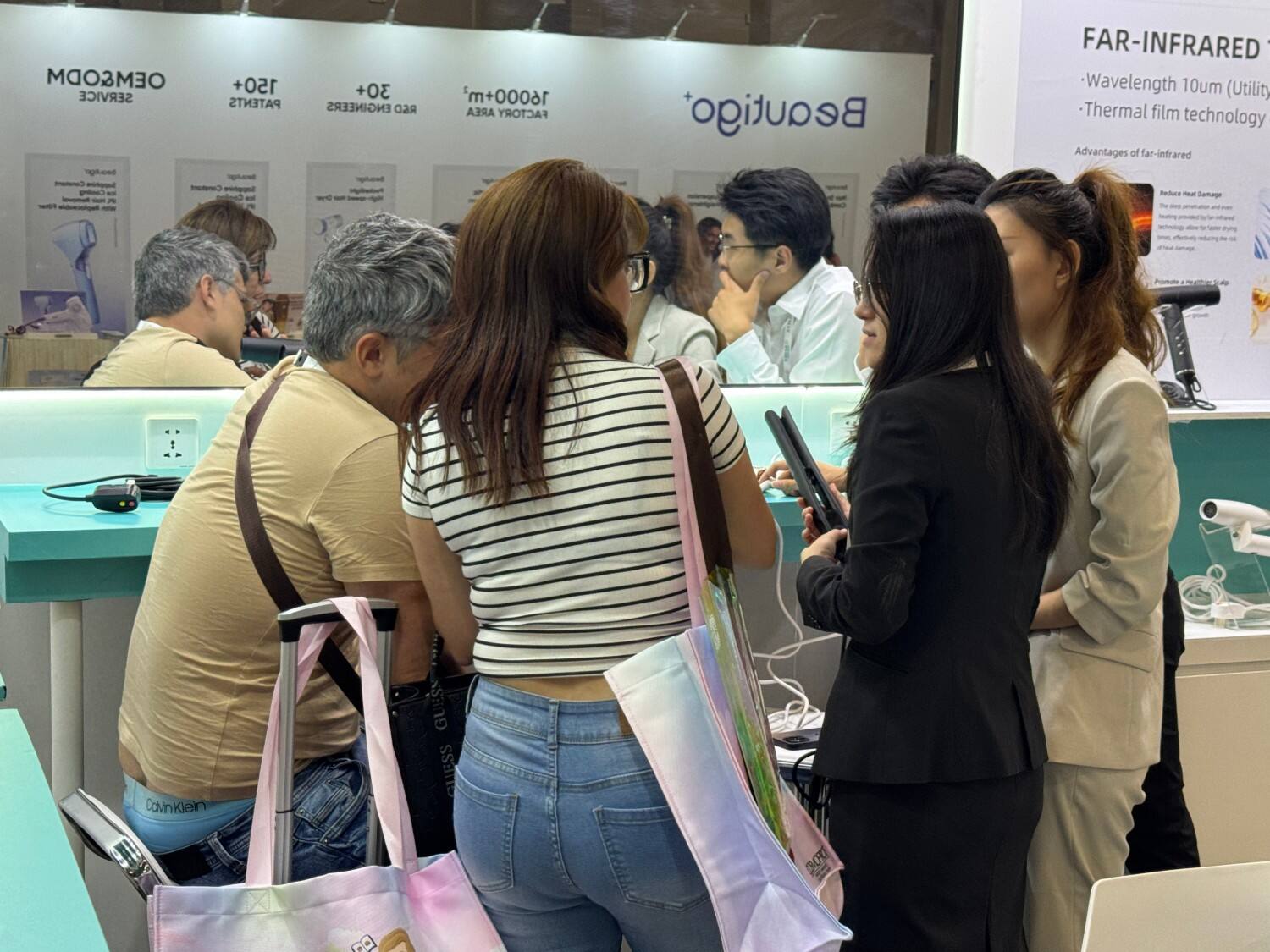 Dazzling in Las Vegas! OUMI BEAUTIES Leads New Trends  in Hair at Cosmoprof