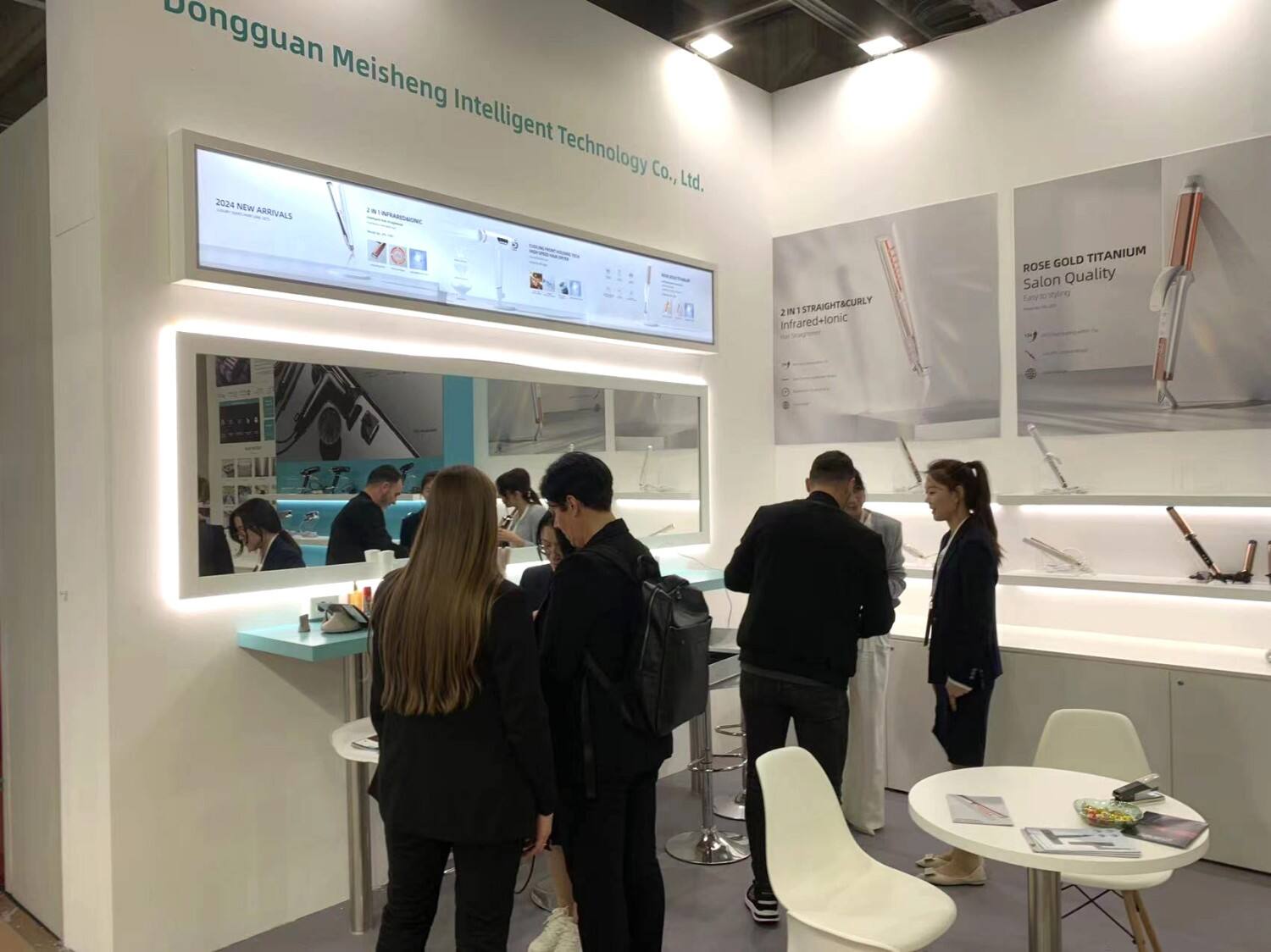 Live From Italy, How OUMI BEAUTIES Won Over the World’s Most Discerning Stylists with Technology