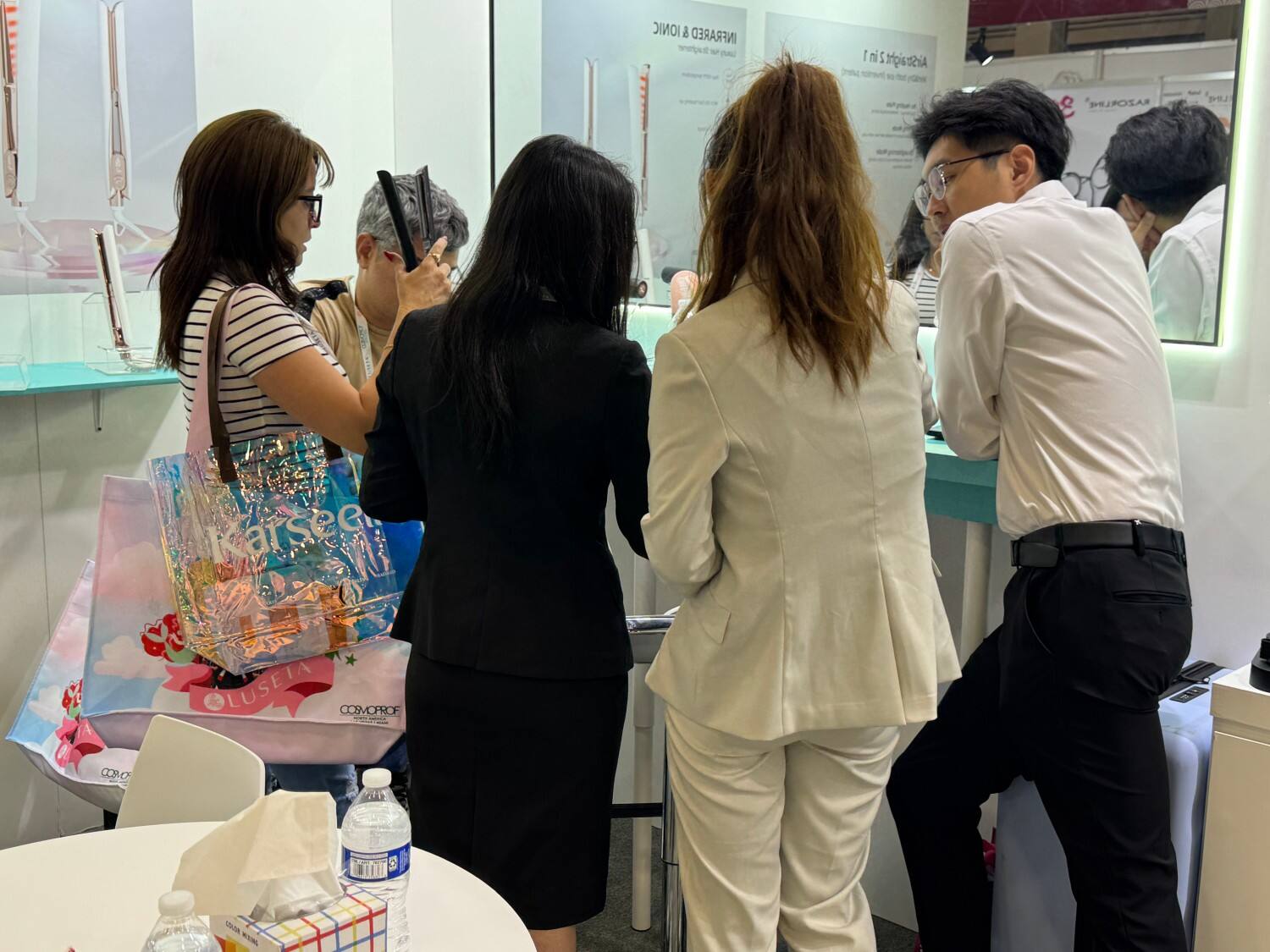 Dazzling in Las Vegas! OUMI BEAUTIES Leads New Trends  in Hair at Cosmoprof