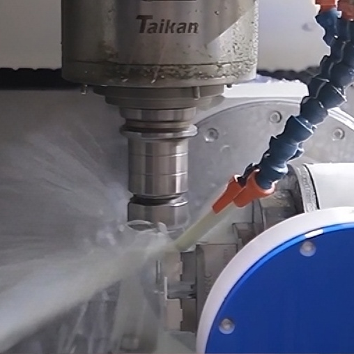 Hoogprecisiebewerking van kunststof onderdelen met meerdere assen voor complexe vormgevingen