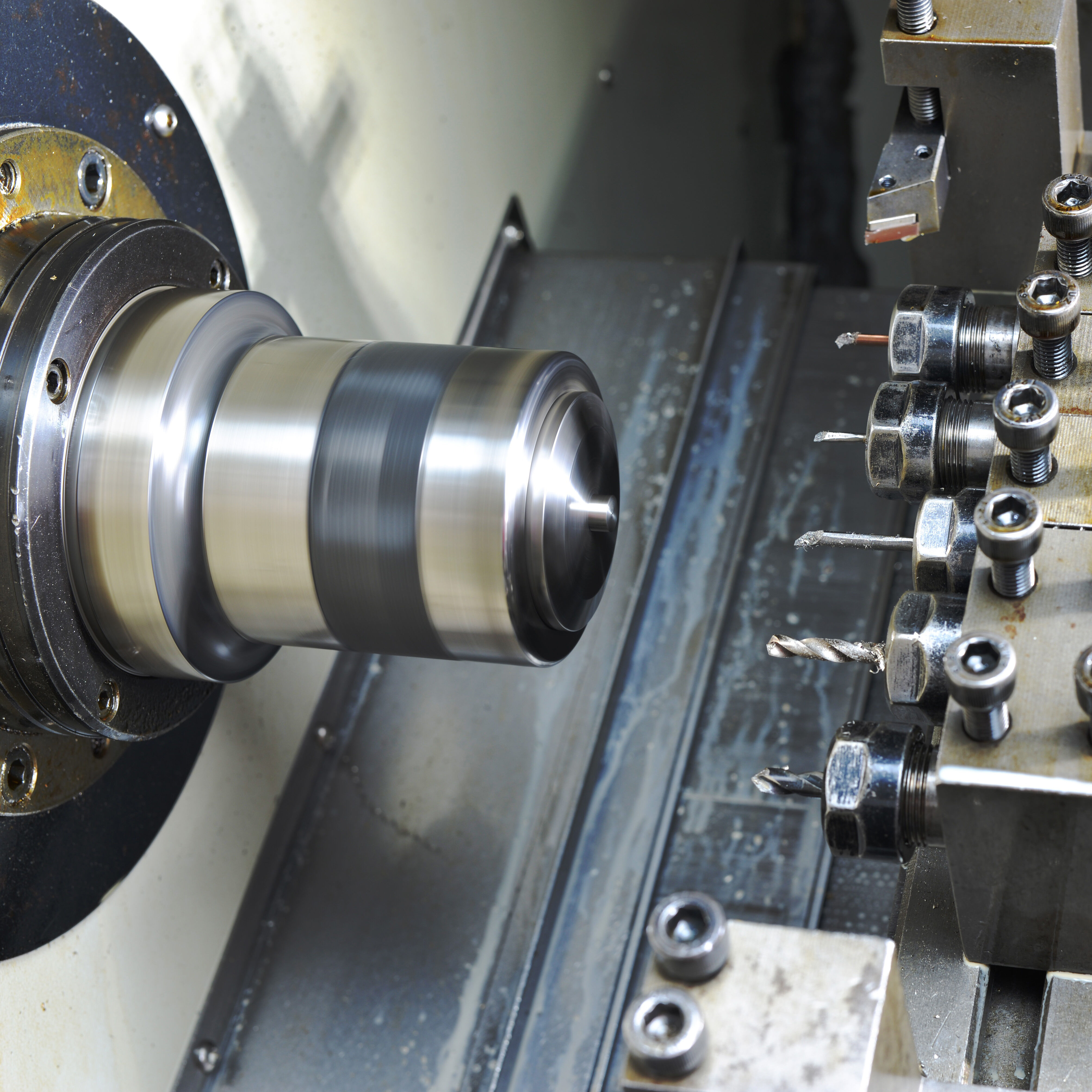 Точность на уровне микрон при токарных и фрезерных операциях