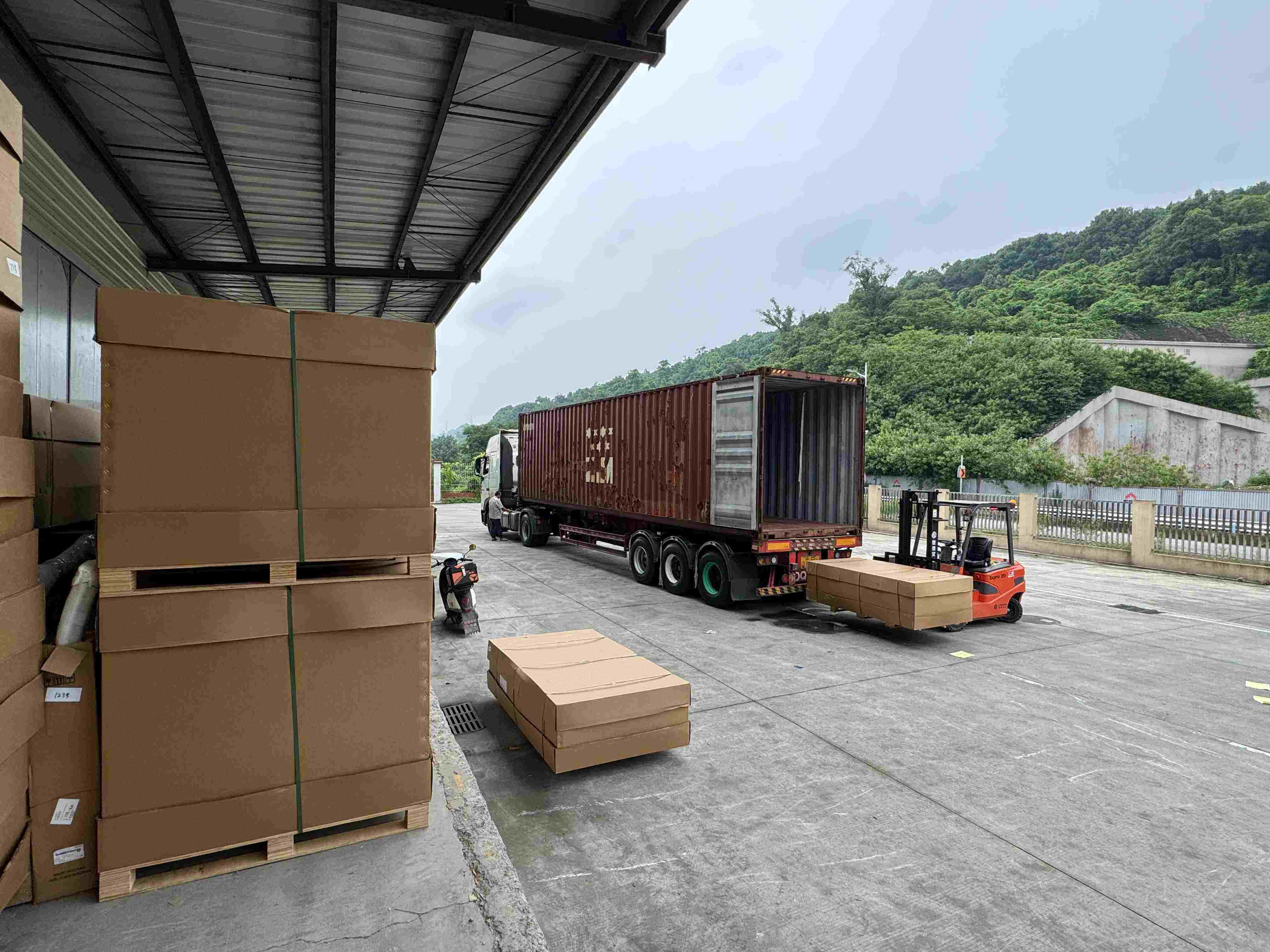 Another European Dedicated Container! Chongqing Shiwei Technology Ships Custom-Packaged 40ft Container Loaded with Multi-Brand New Energy Parts