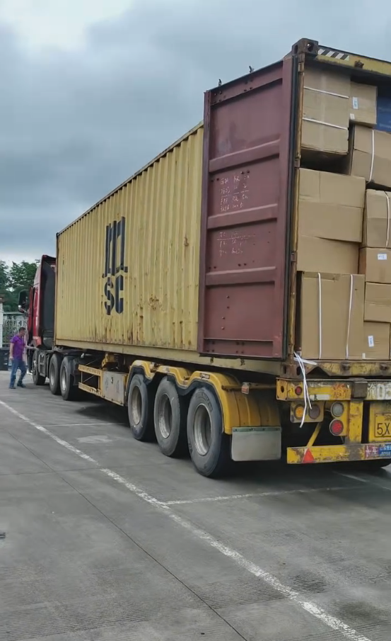Isang Karagdagang Konteiner noong Mayo! Iniload ng Chongqing Shiwei Technology ang 40-piye na konteiner ng mga bahagi ng BYD at Chery na papadala sa Iraq