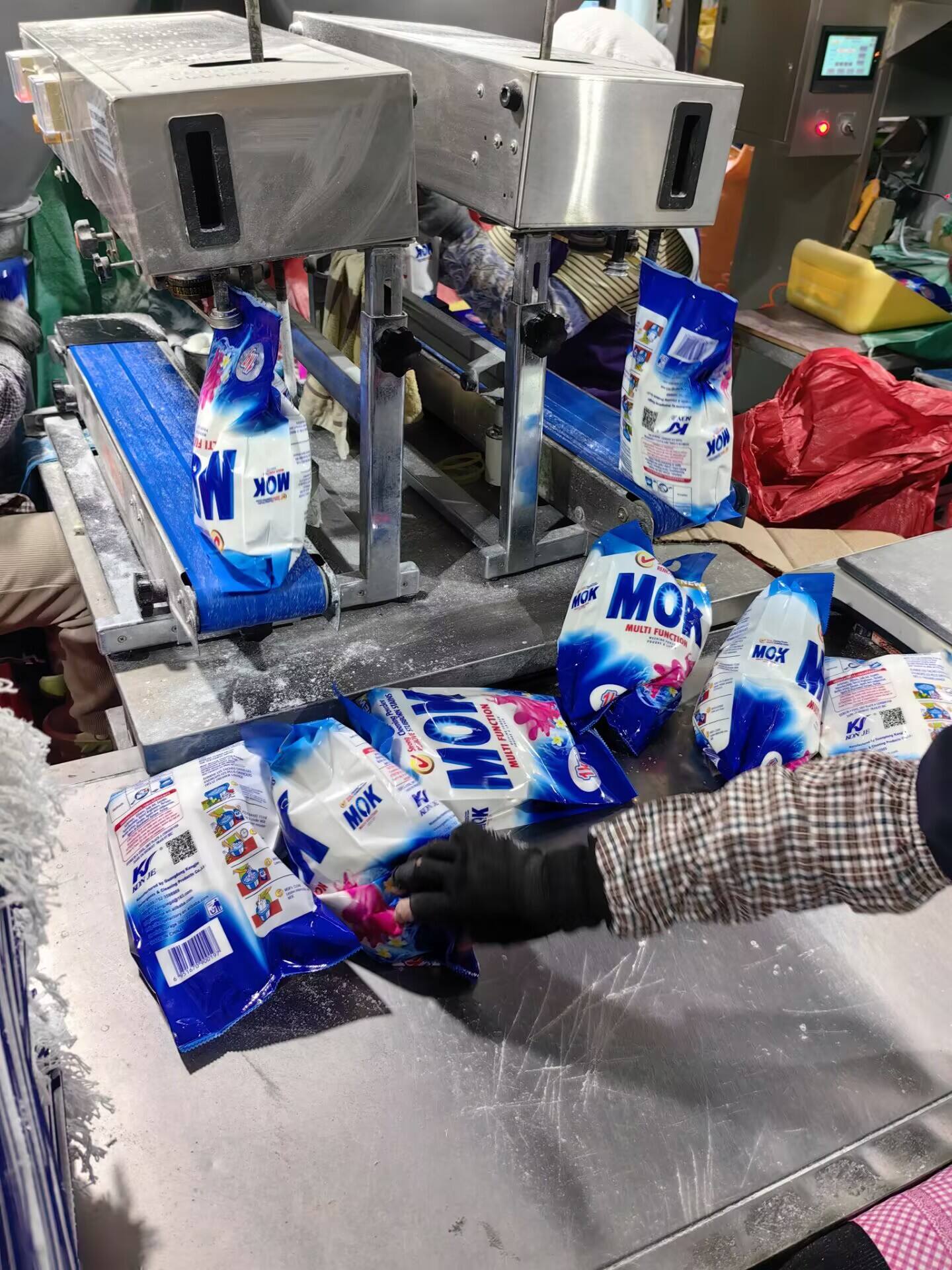 All-Purpose Laundry Detergent Powerful Stain Removal, Luxurious Rich Foam & Charming Scent All Fabrics Safe, Convenient Packaging  Disposable or Reusable  Your Ideal Laundry Companion