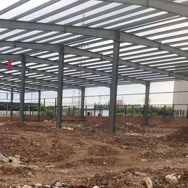 Milyen előnyöket kínálnak a kapuszerkezetes acélépítmények műhelyek számára?