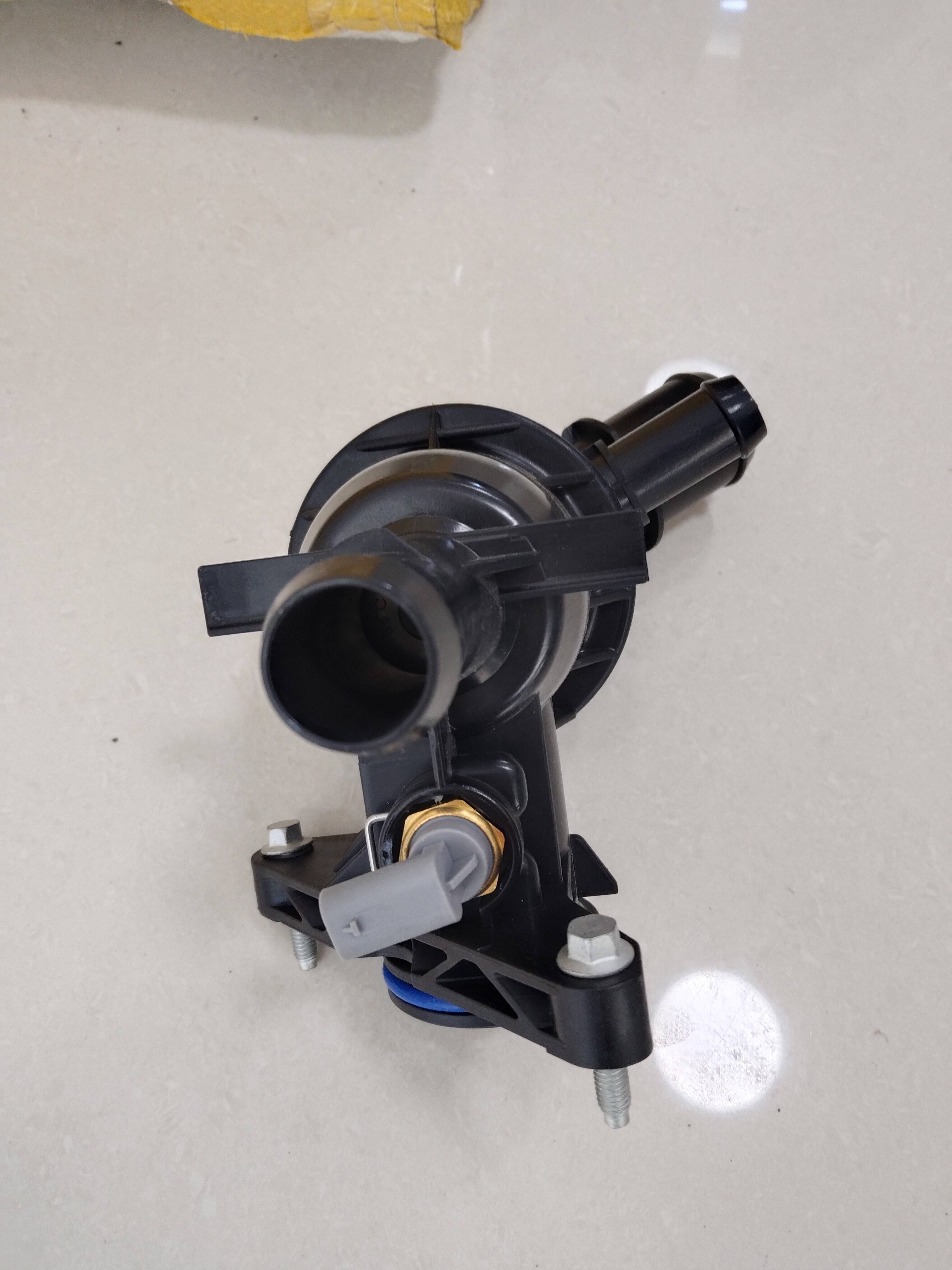 Carcaça do Termostato para Sistema de Arrefecimento do Motor – Substituição de Alta Qualidade | Saída de Água de Arrefecimento para Ford Transit / Everest