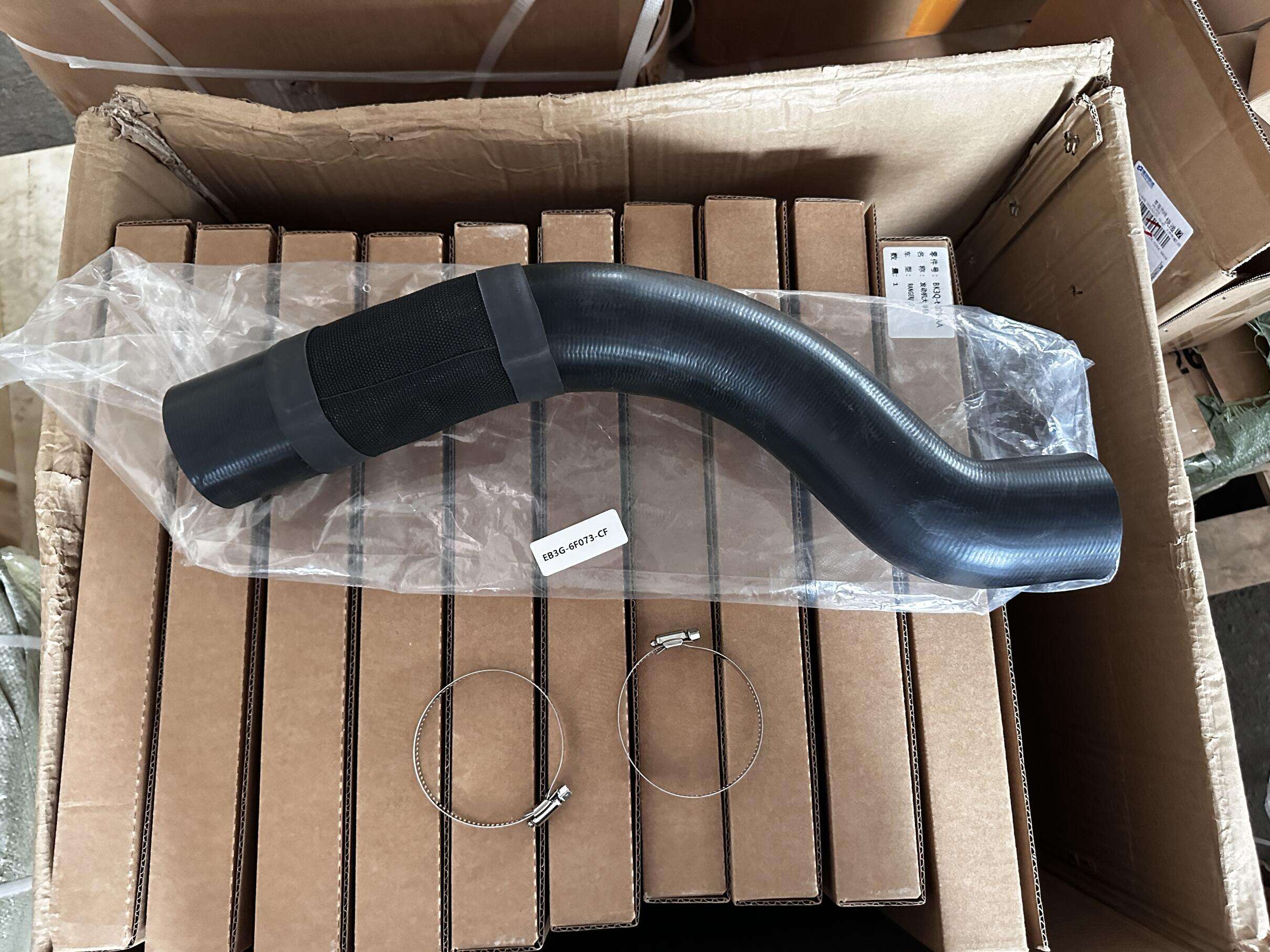 Tuyau d'admission d'air intercooler EB3G-6F073-CF | Tuyau de turbocompresseur pour air chargé EB3G6F073CF pour Ford Ranger / Everest 2,2 et 3,2