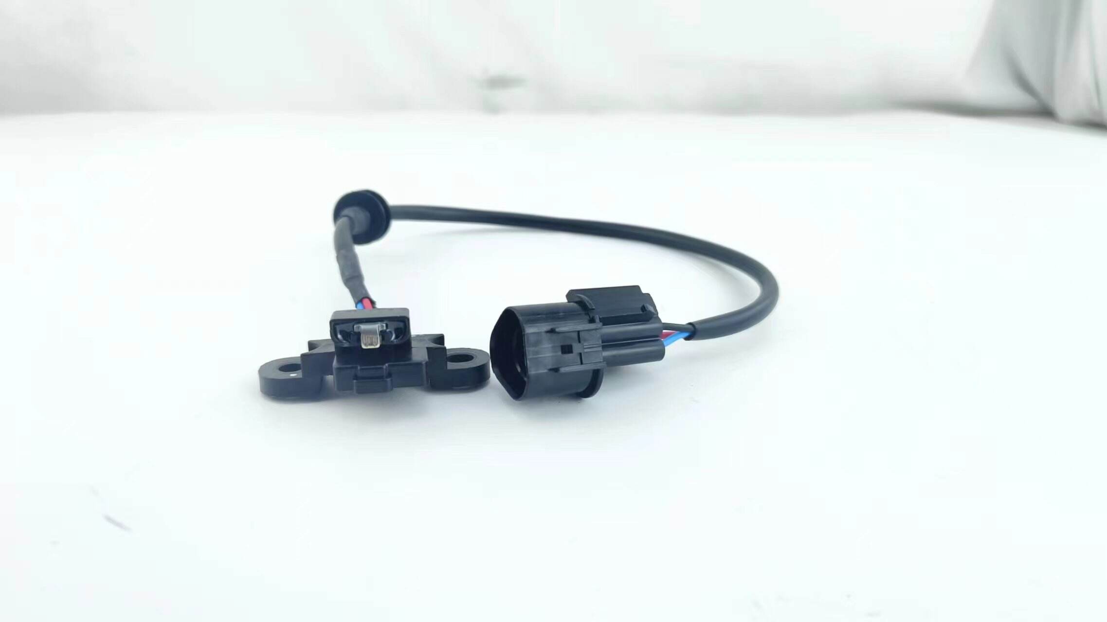 Датчик положения коленчатого вала MR560603 – высокоточный датчик фазировки двигателя для автомобилей Mitsubishi и Hyundai