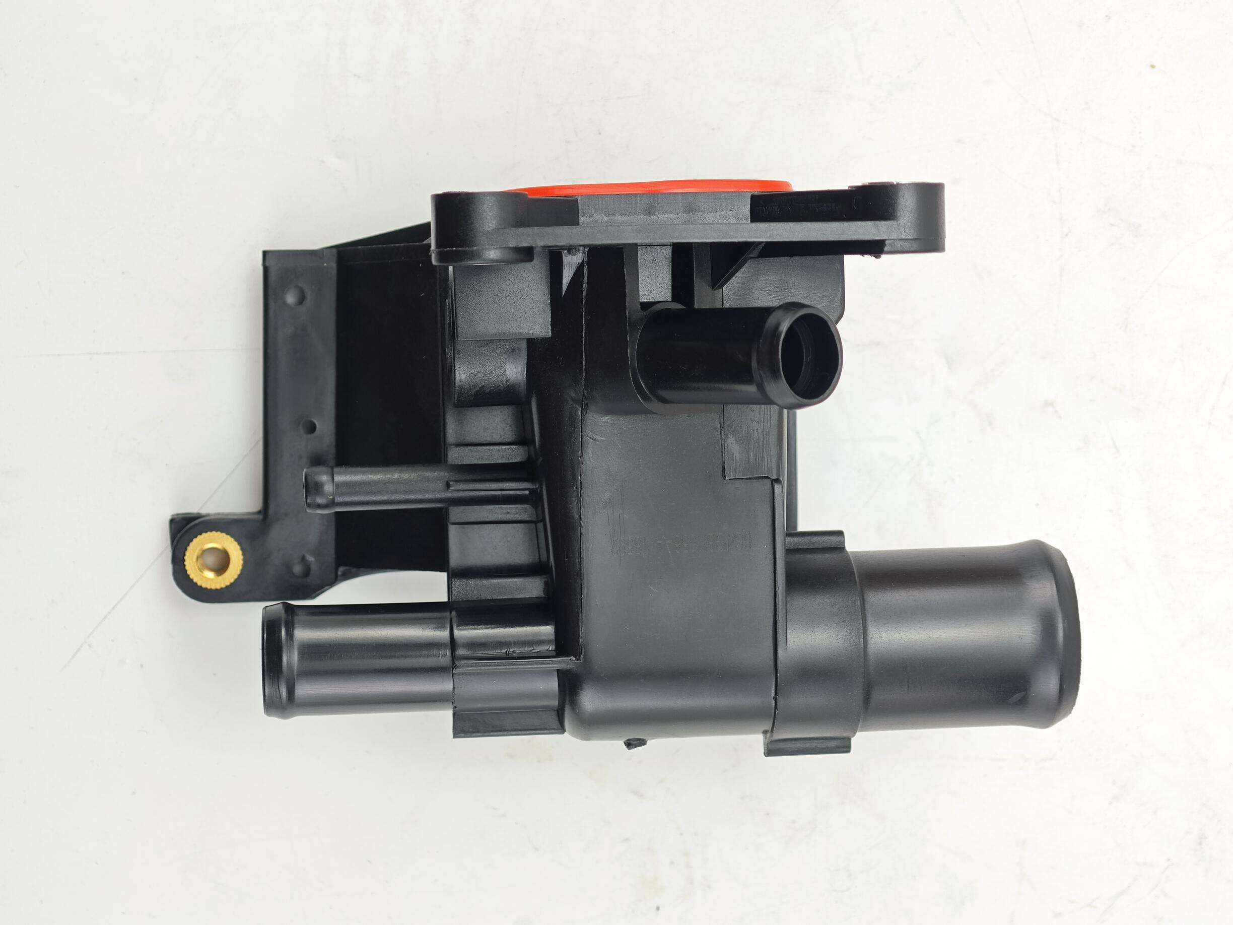 وصلة خروج ماء / موصل خروج المبرد بديل فاخر – 6S4Z-8K556-A – مناسبة لسيارات فورد إسكيب، فيوجن، فوكس، ترانزيت كونكت وغيرها