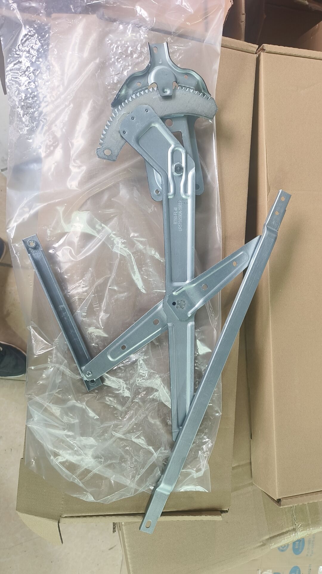 UR57-59-590A Window Regulator Assembly – Power Window Regulator for Mazda