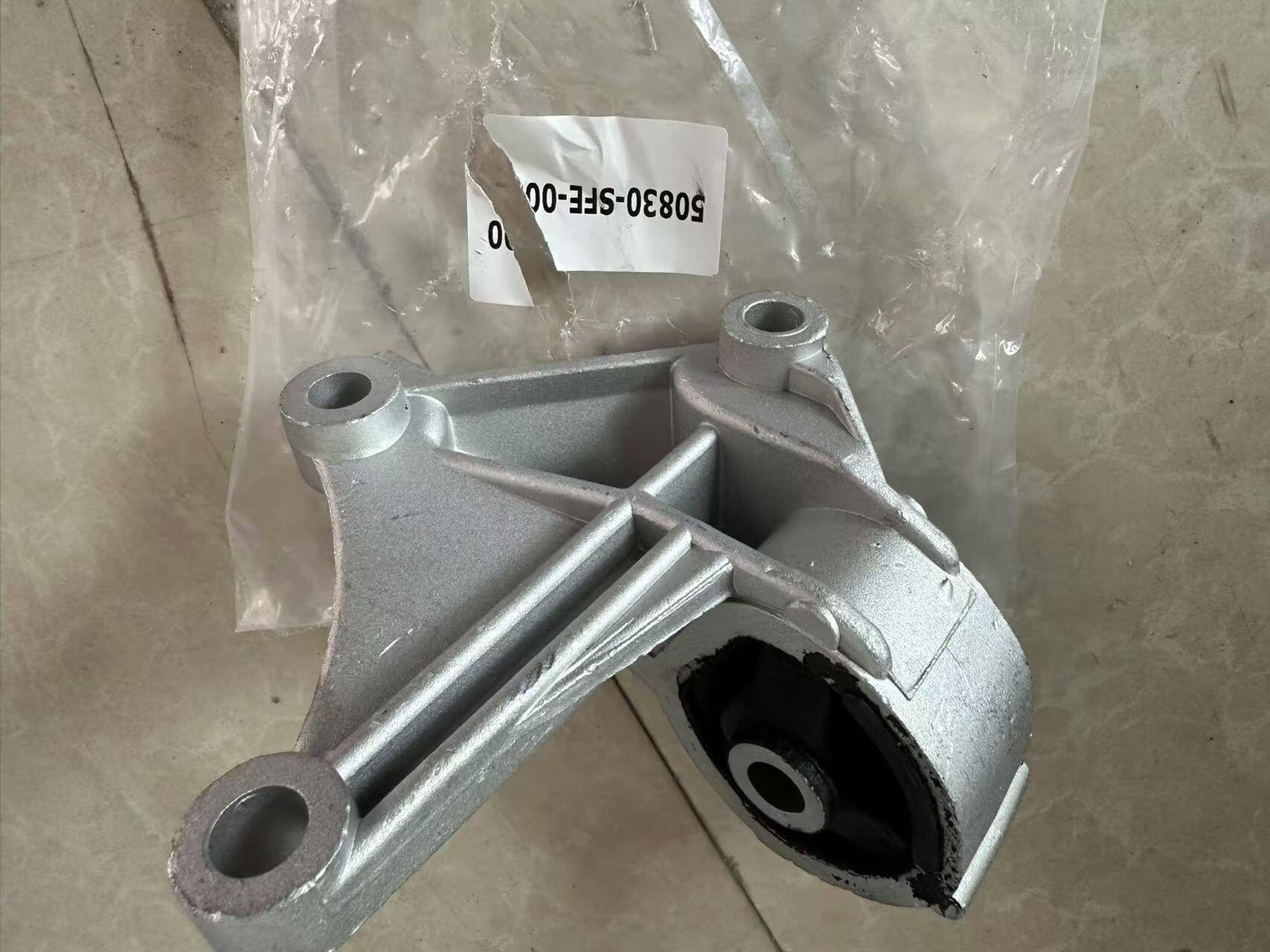 Engine Mount 50830-SFE-000 – High-Quality Replacement for Honda CR-V