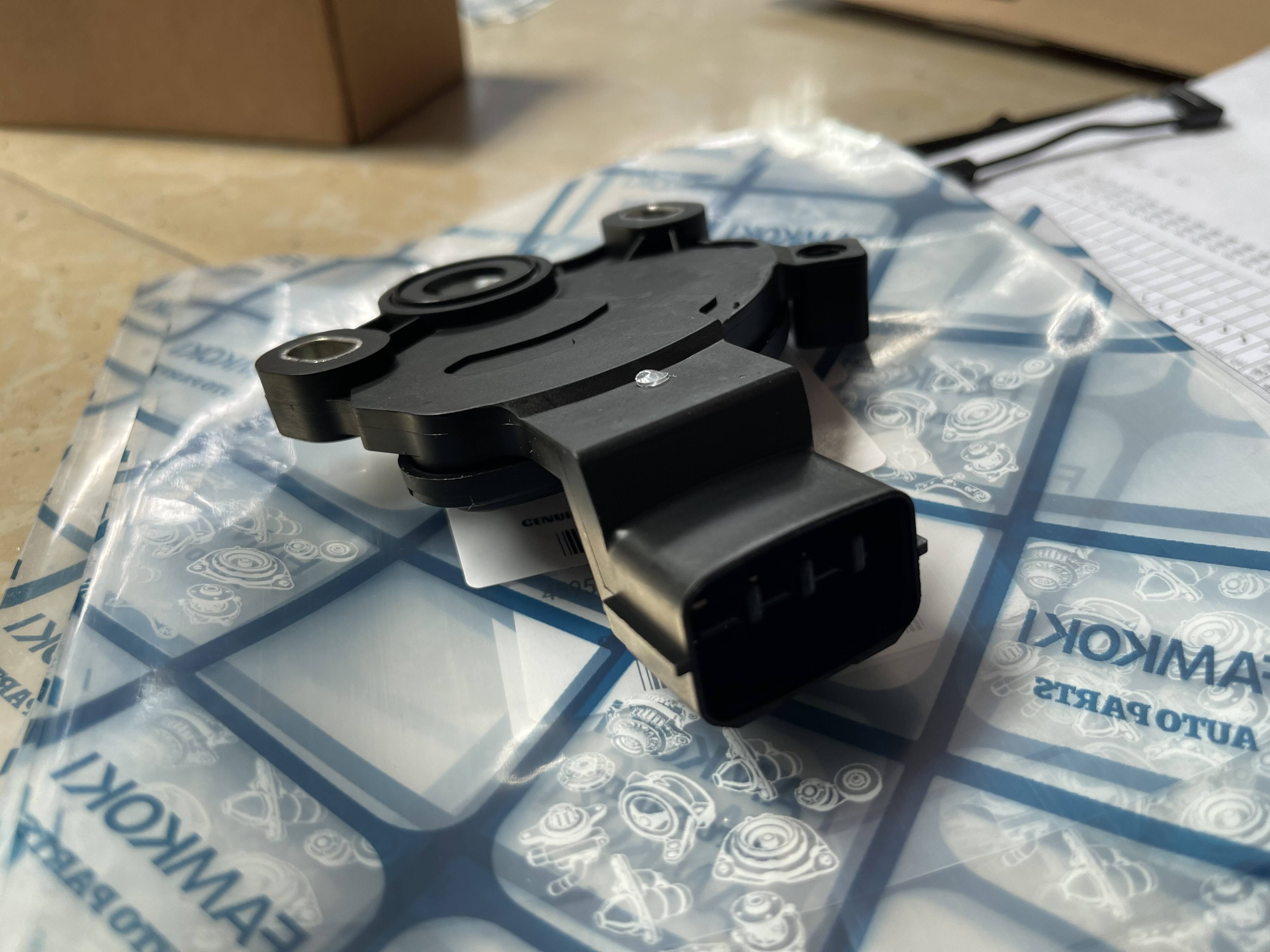 Neutral Safety Switch 42700-23010 for Hyundai Elantra KIA Forte / High-Quality Transmission Range Sensor Replacement