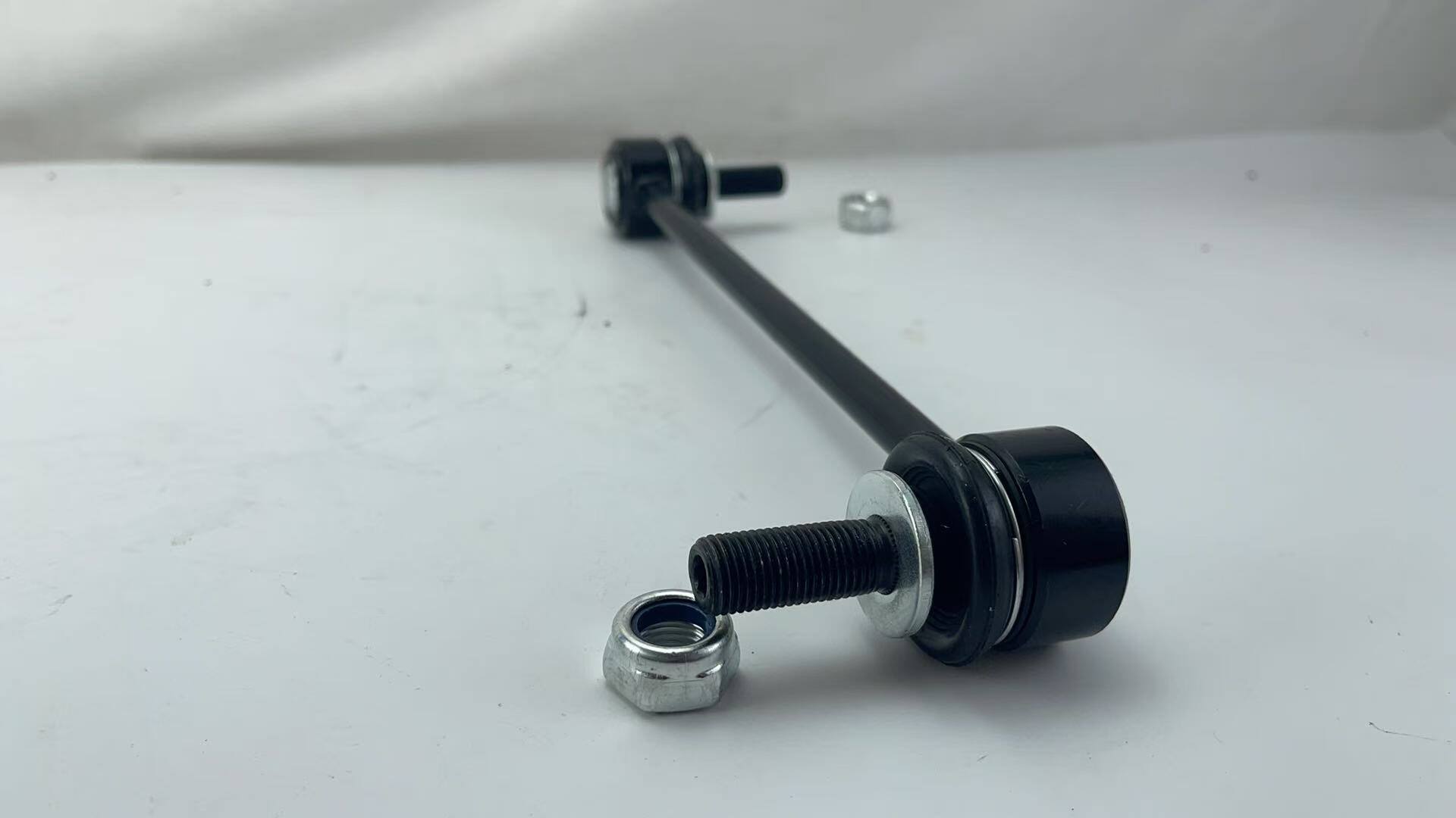 Tirant stabilisateur MB3C3B438DC pour Ford Ranger et Everest — Stabilité améliorée de la suspension