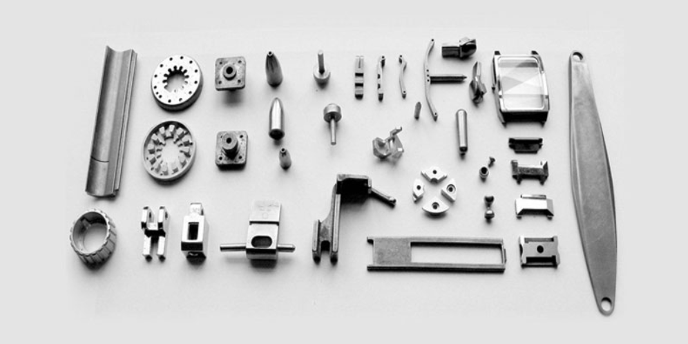 What are the advantages of using MIM for high-volume production of complex titanium connectors?