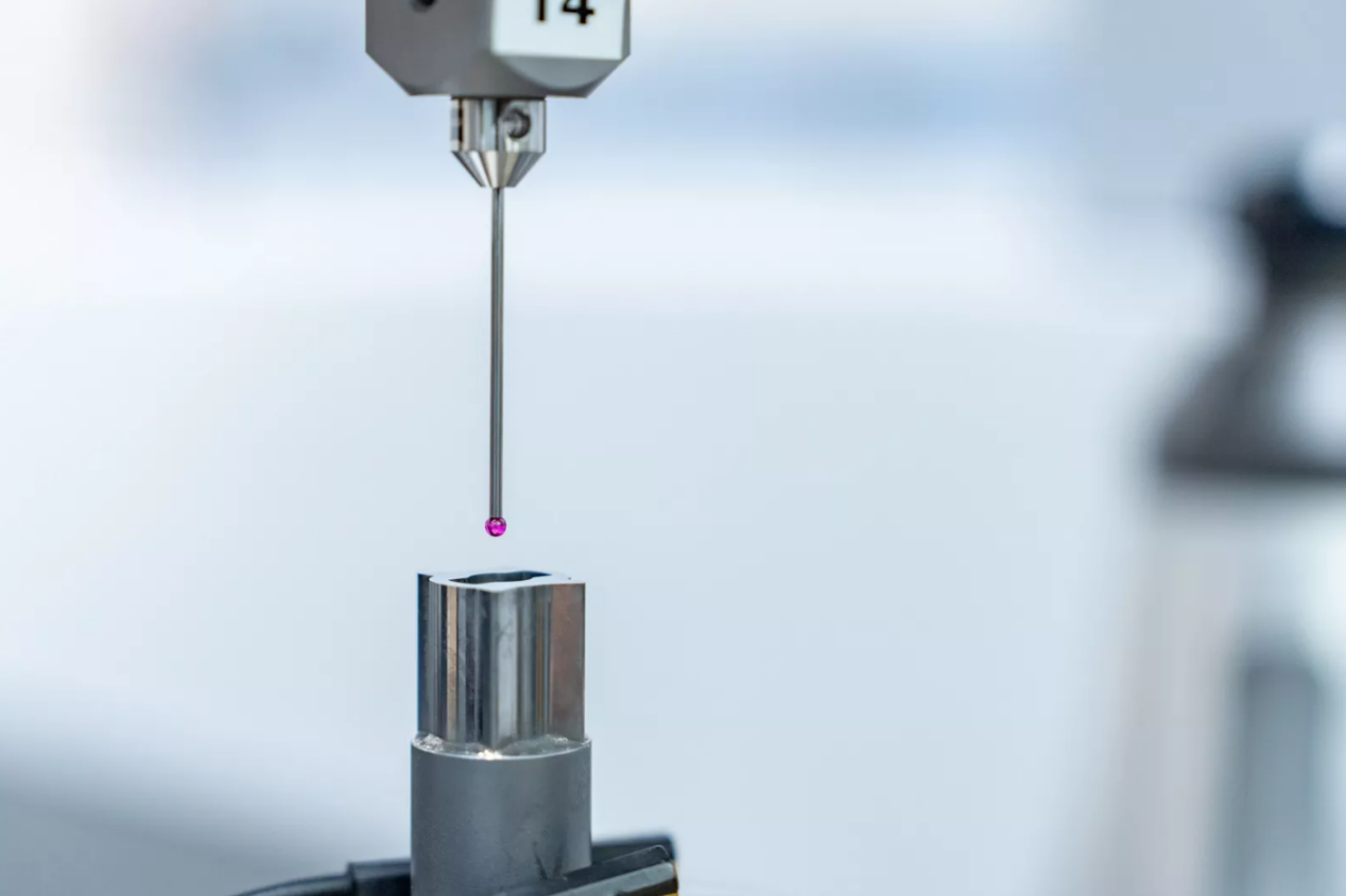 What are the advantages of using MIM for high-volume production of complex titanium connectors?