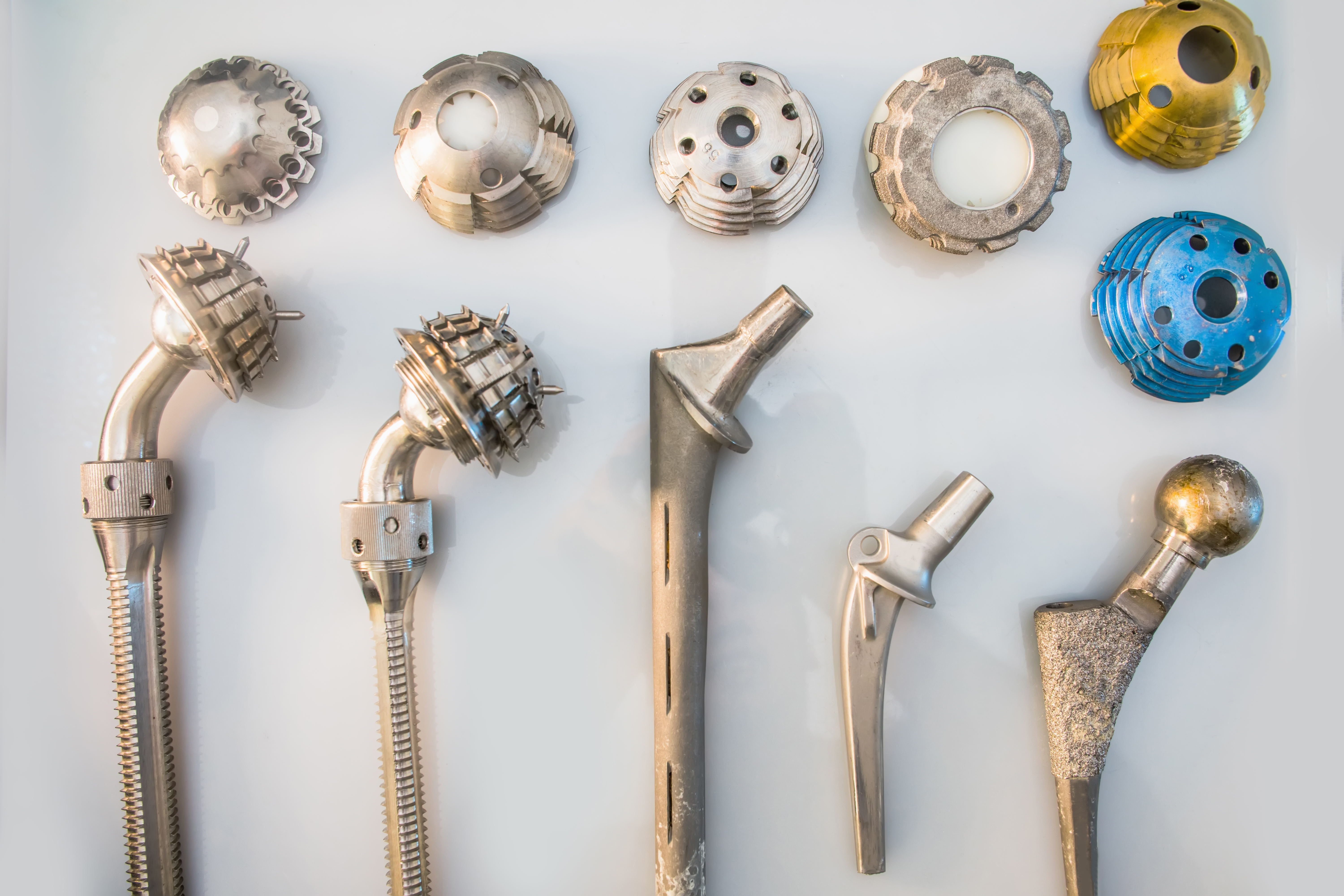 Háðahjálpandi kostaneutral effektivitet í medicinsk CNC-sníðningu