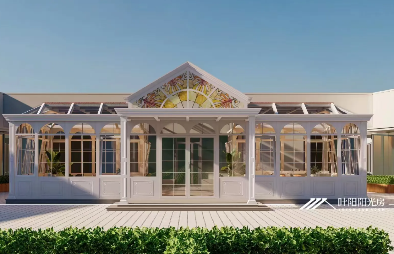 How to maintain a glass house in hot weather?