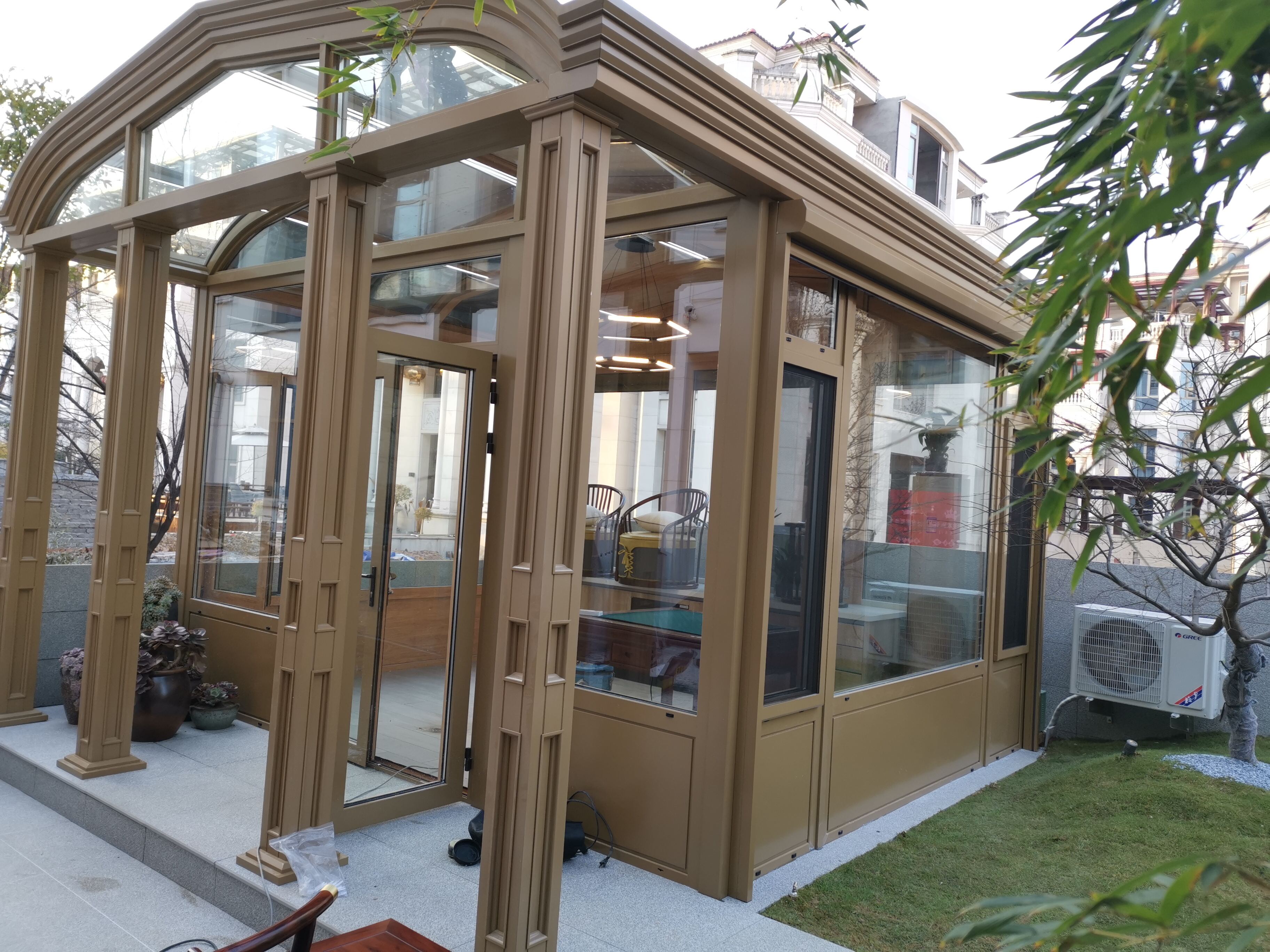 How to clean casement windows easily?