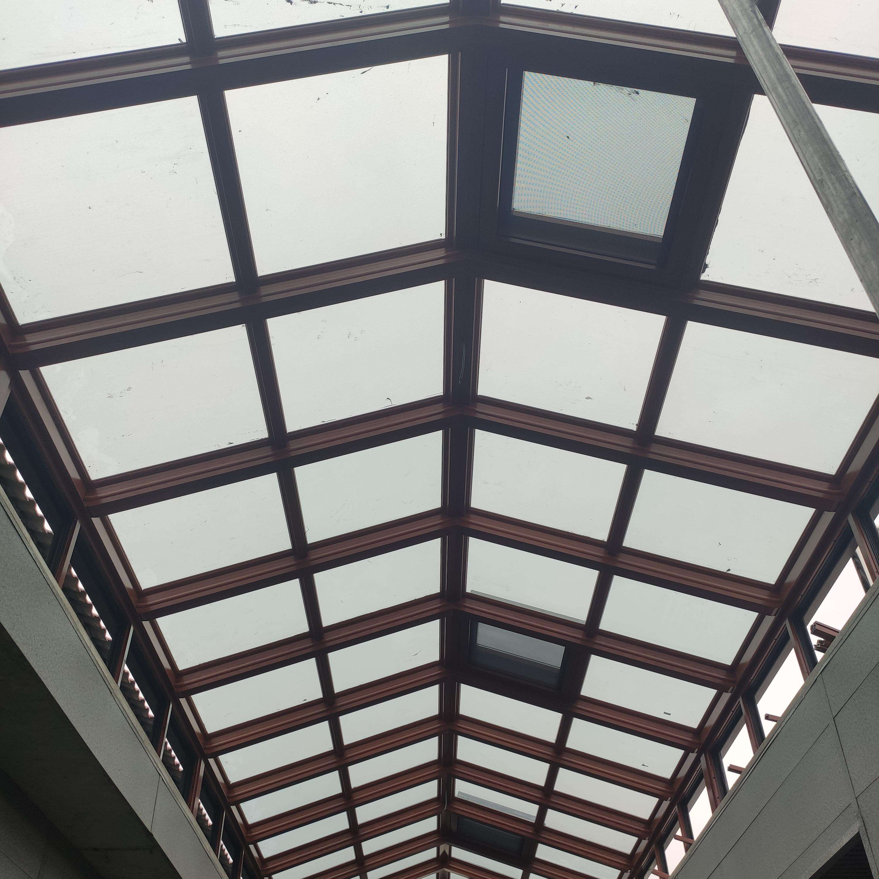 Casa de vidrio en forma de A: La solución definitiva para la vida moderna